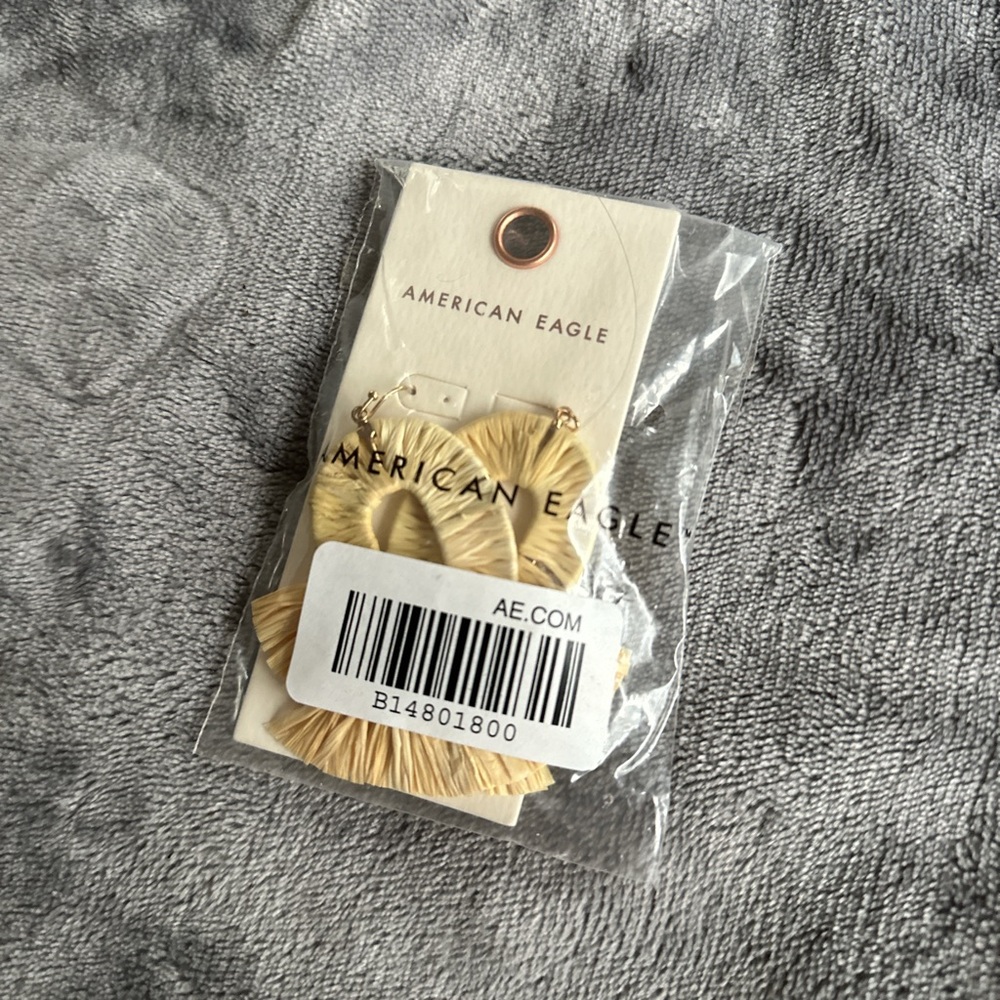 New and Unopened American Eagle Outfitters Natural Straw Earrings
